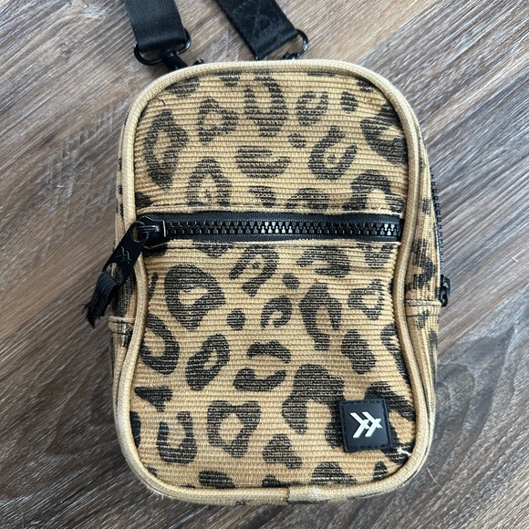Leopard Print Crossbody Bag - Picture 4 of 7